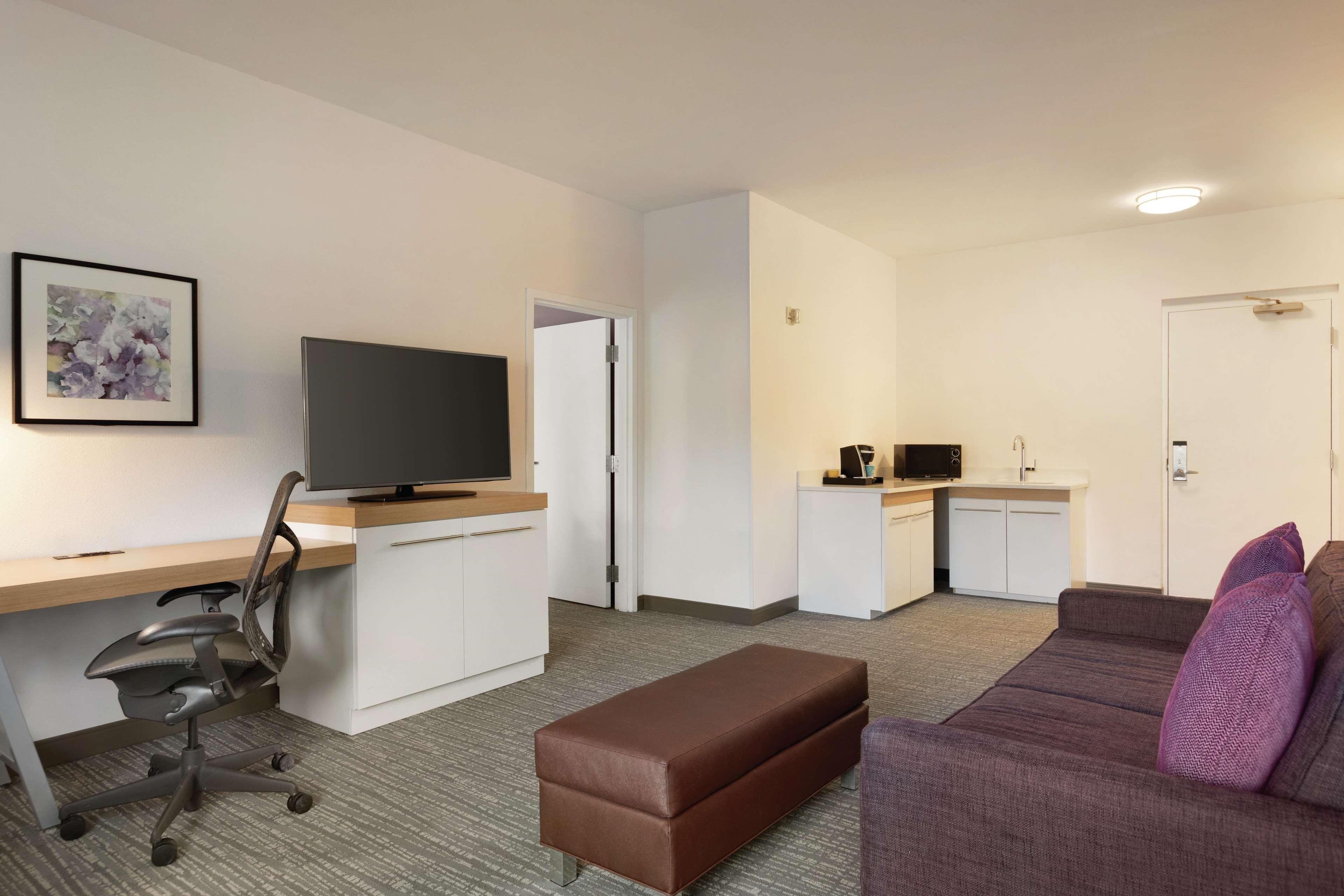 Hilton Garden Inn Bridgewater Bagian luar foto