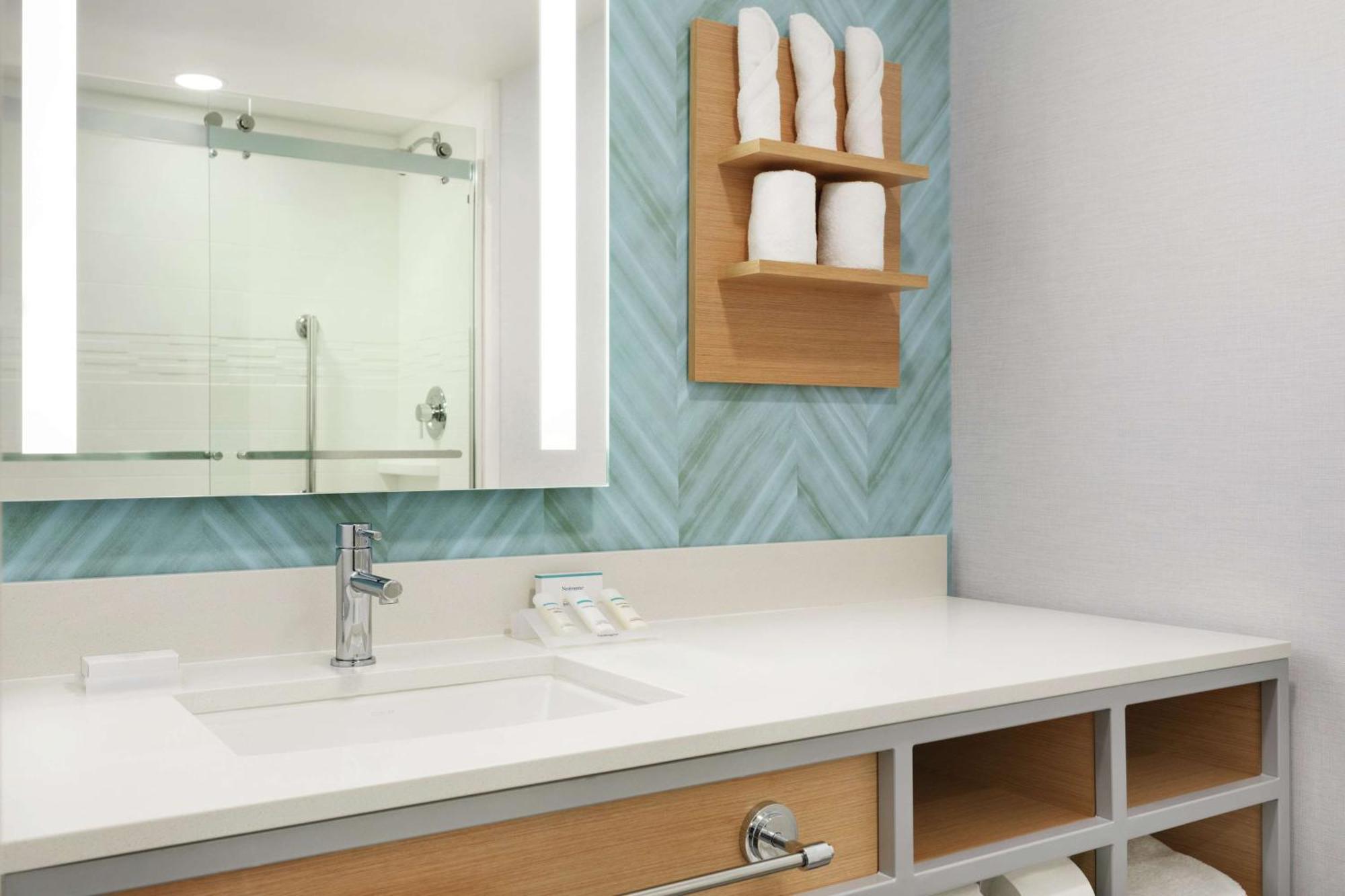 Hilton Garden Inn Bridgewater Bagian luar foto