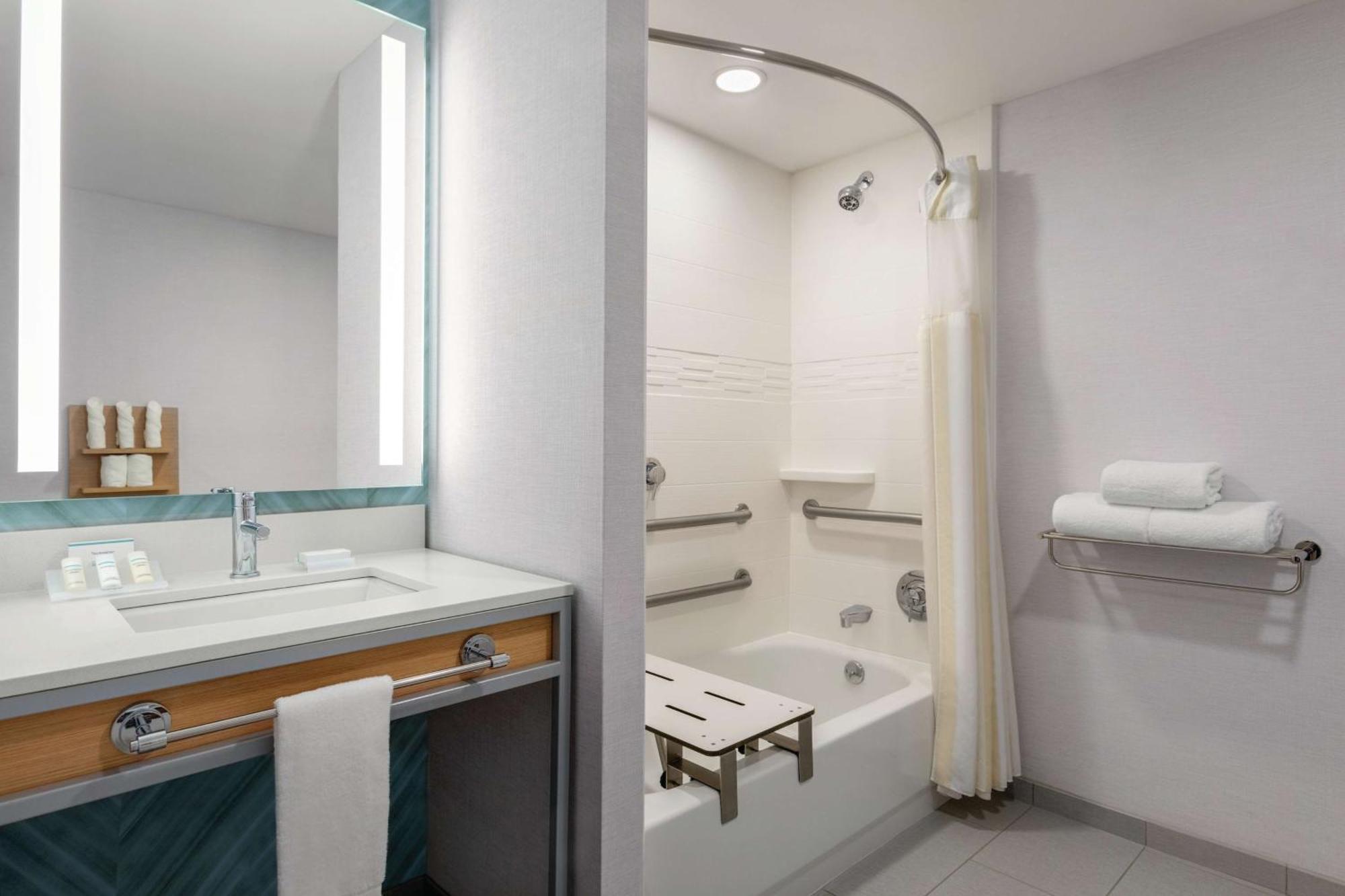 Hilton Garden Inn Bridgewater Bagian luar foto