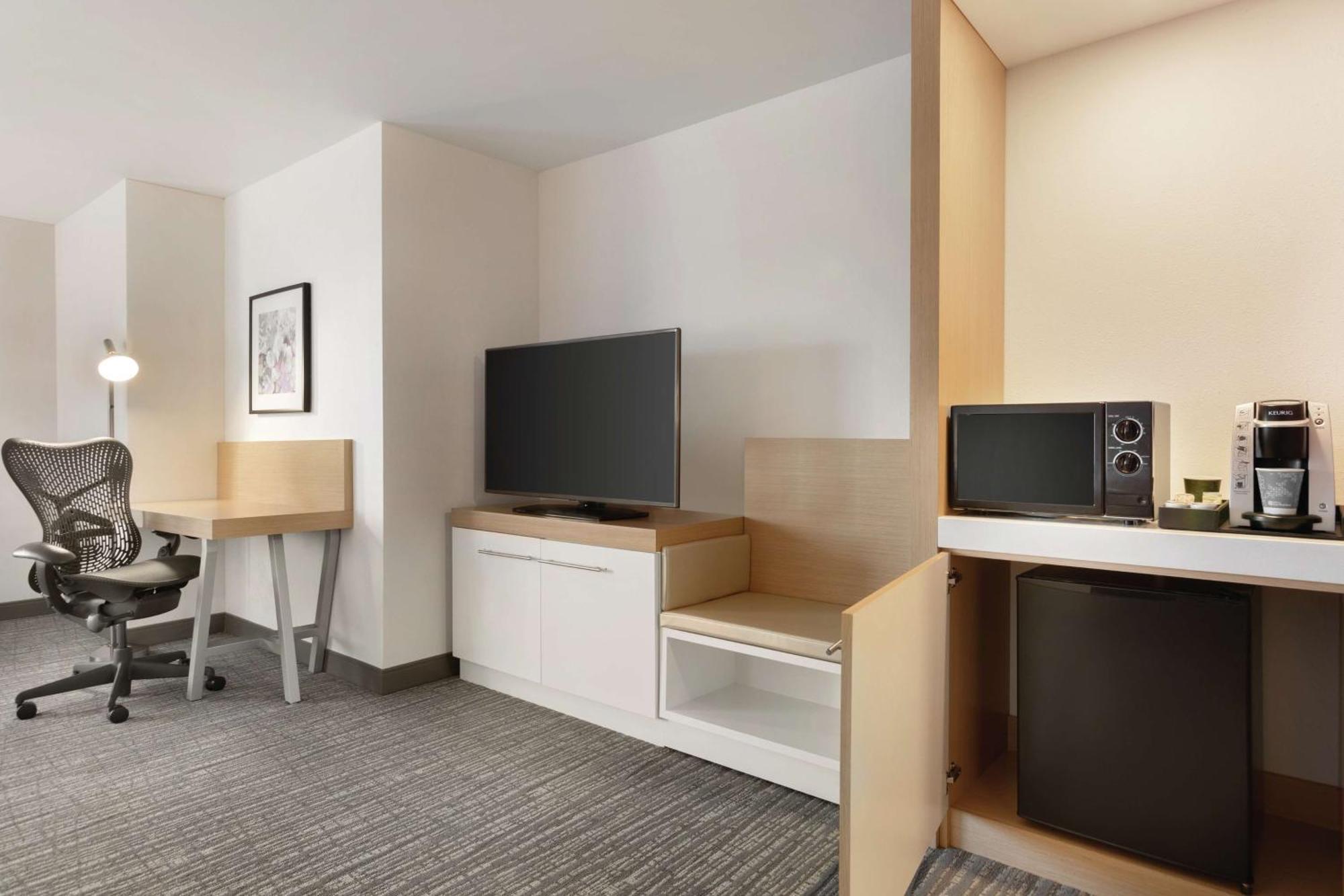 Hilton Garden Inn Bridgewater Bagian luar foto