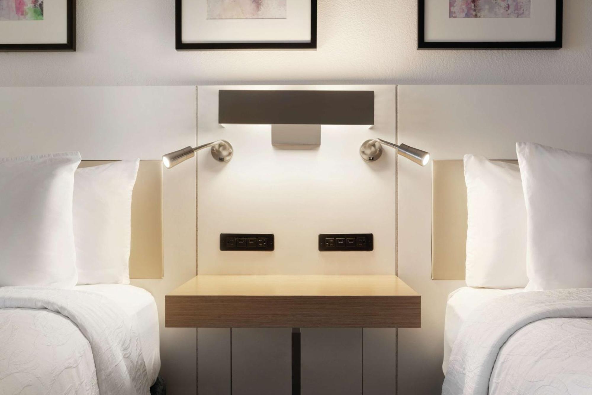 Hilton Garden Inn Bridgewater Bagian luar foto