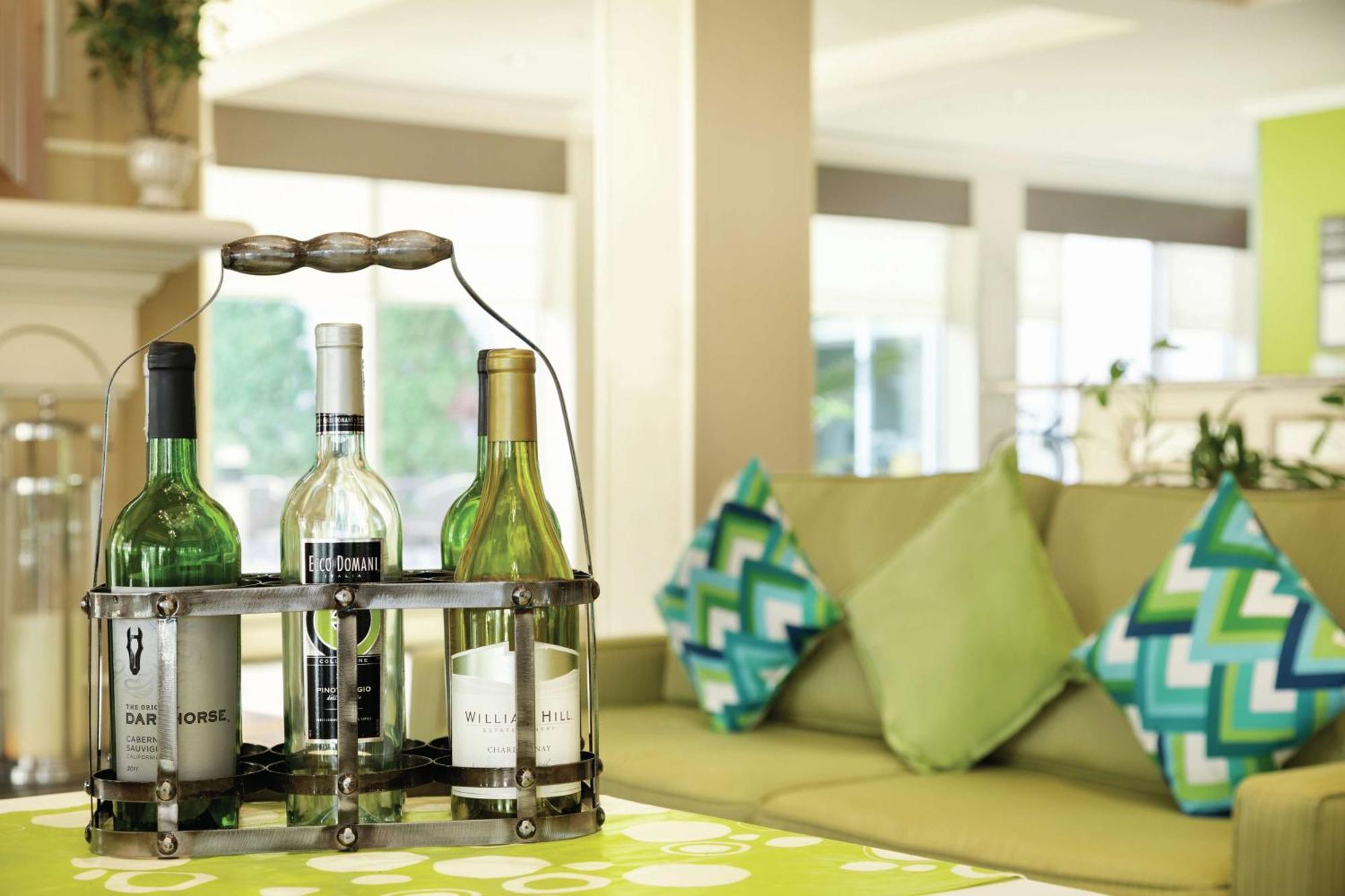 Hilton Garden Inn Bridgewater Bagian luar foto