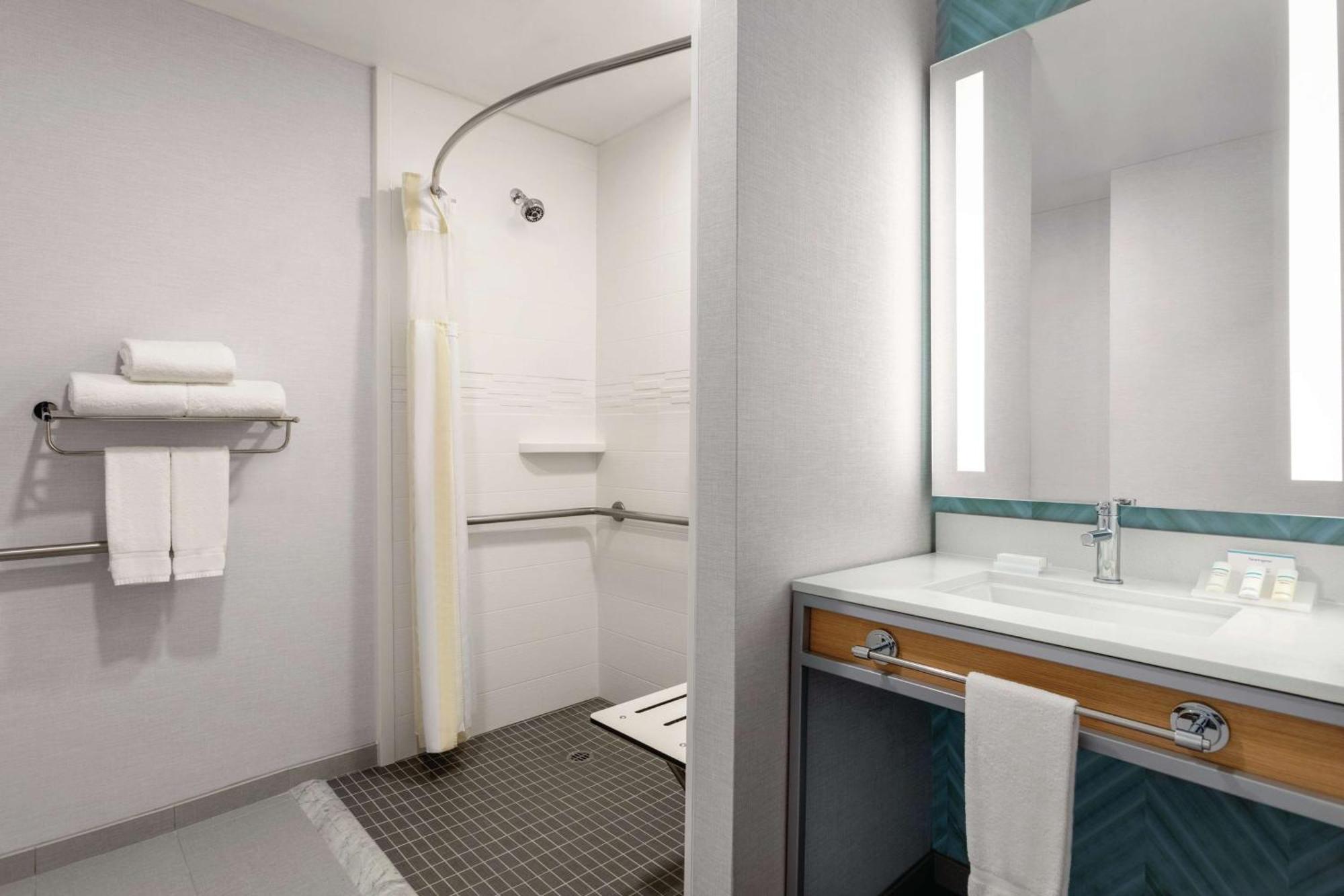 Hilton Garden Inn Bridgewater Bagian luar foto