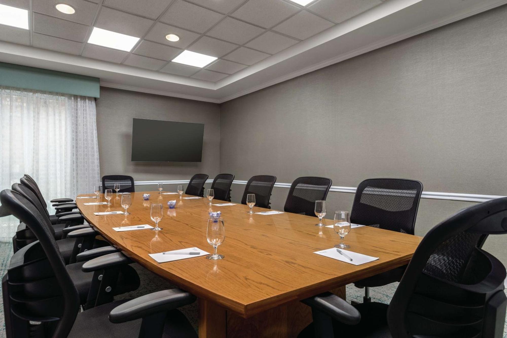 Hilton Garden Inn Bridgewater Bagian luar foto