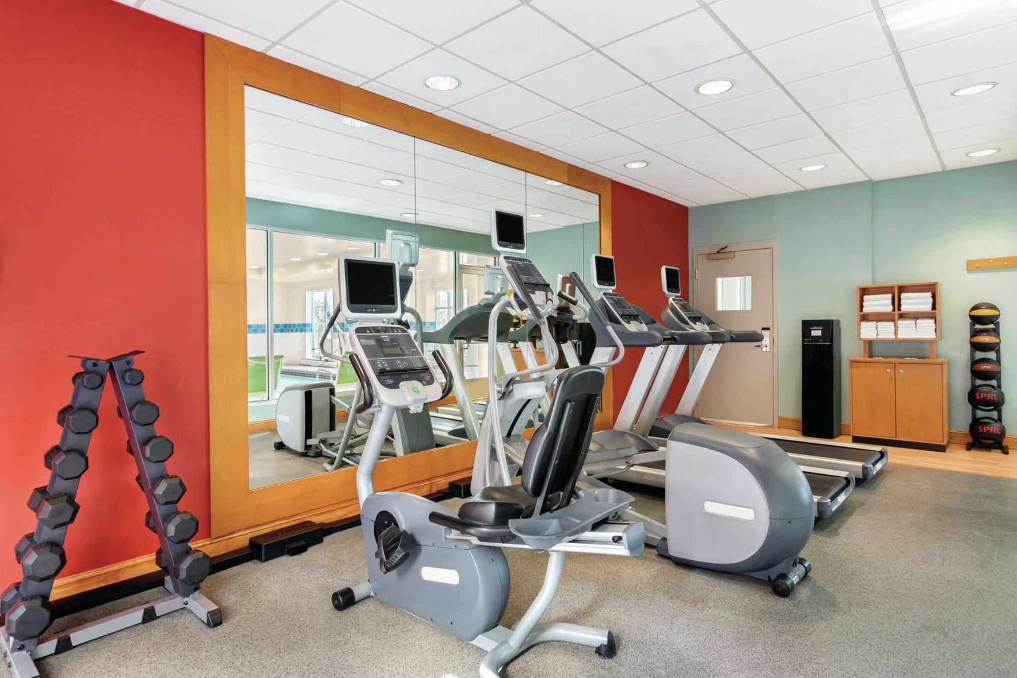 Hilton Garden Inn Bridgewater Bagian luar foto