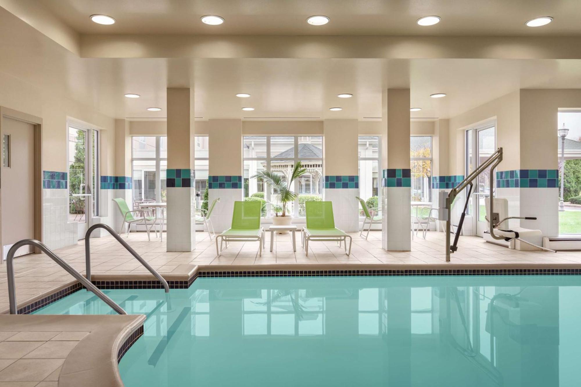 Hilton Garden Inn Bridgewater Bagian luar foto