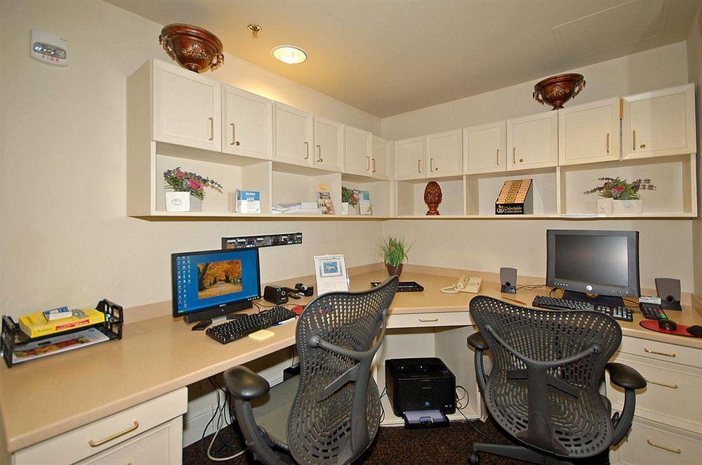 Hilton Garden Inn Bridgewater Bagian luar foto