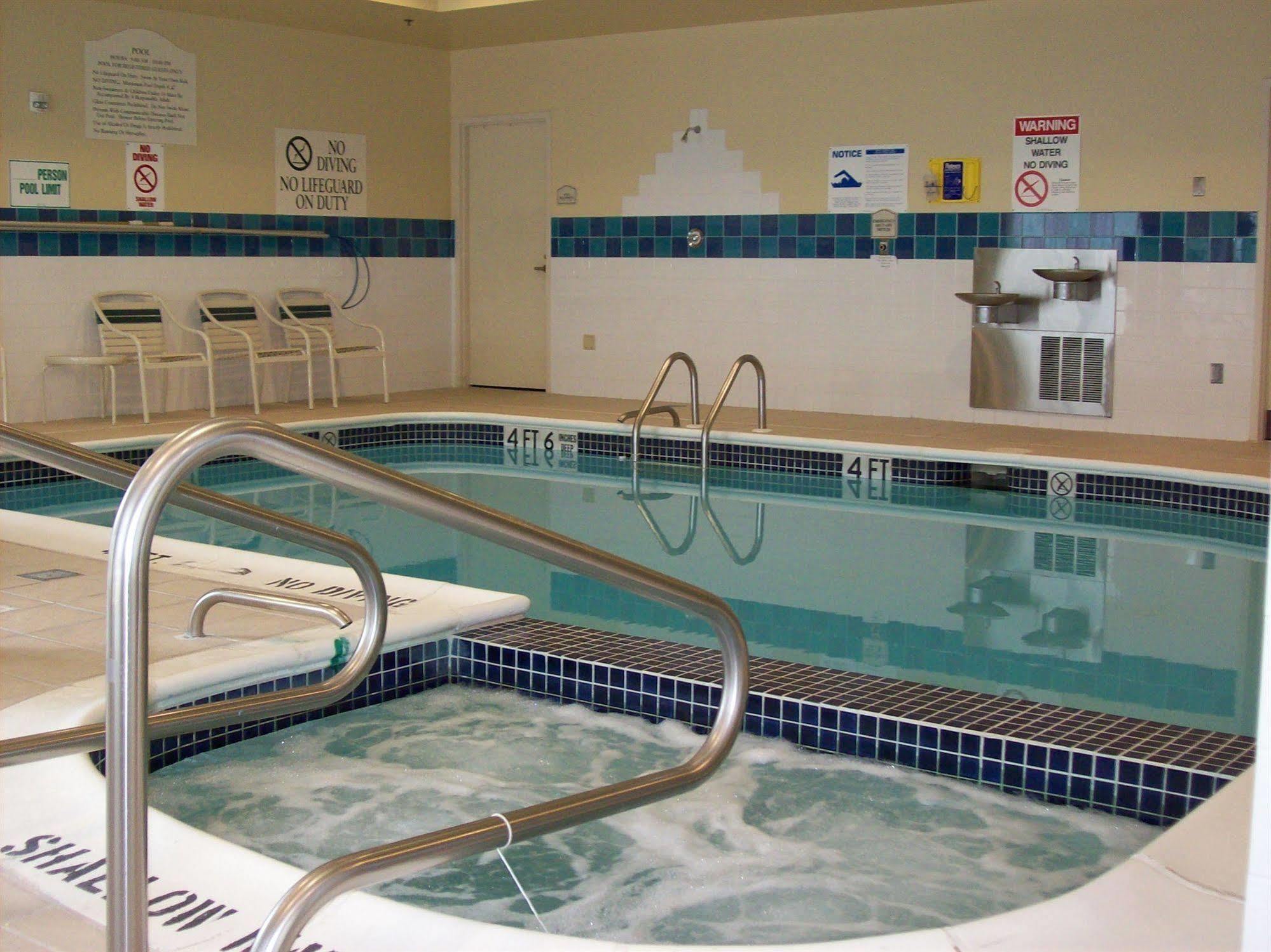 Hilton Garden Inn Bridgewater Bagian luar foto
