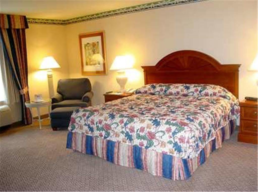 Hilton Garden Inn Bridgewater Bagian luar foto