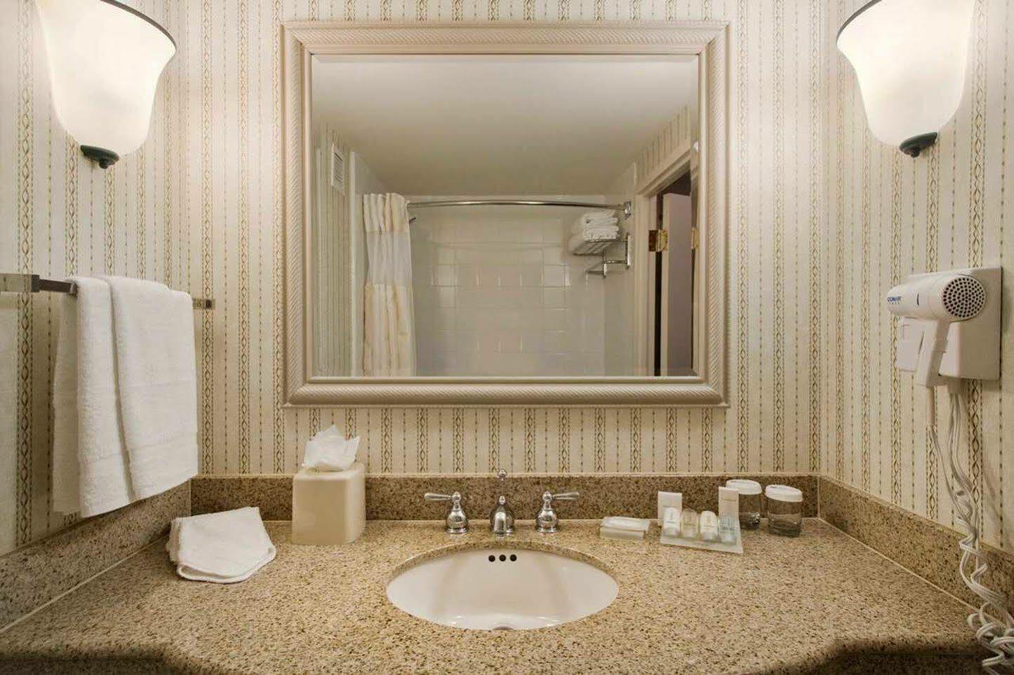 Hilton Garden Inn Bridgewater Bagian luar foto