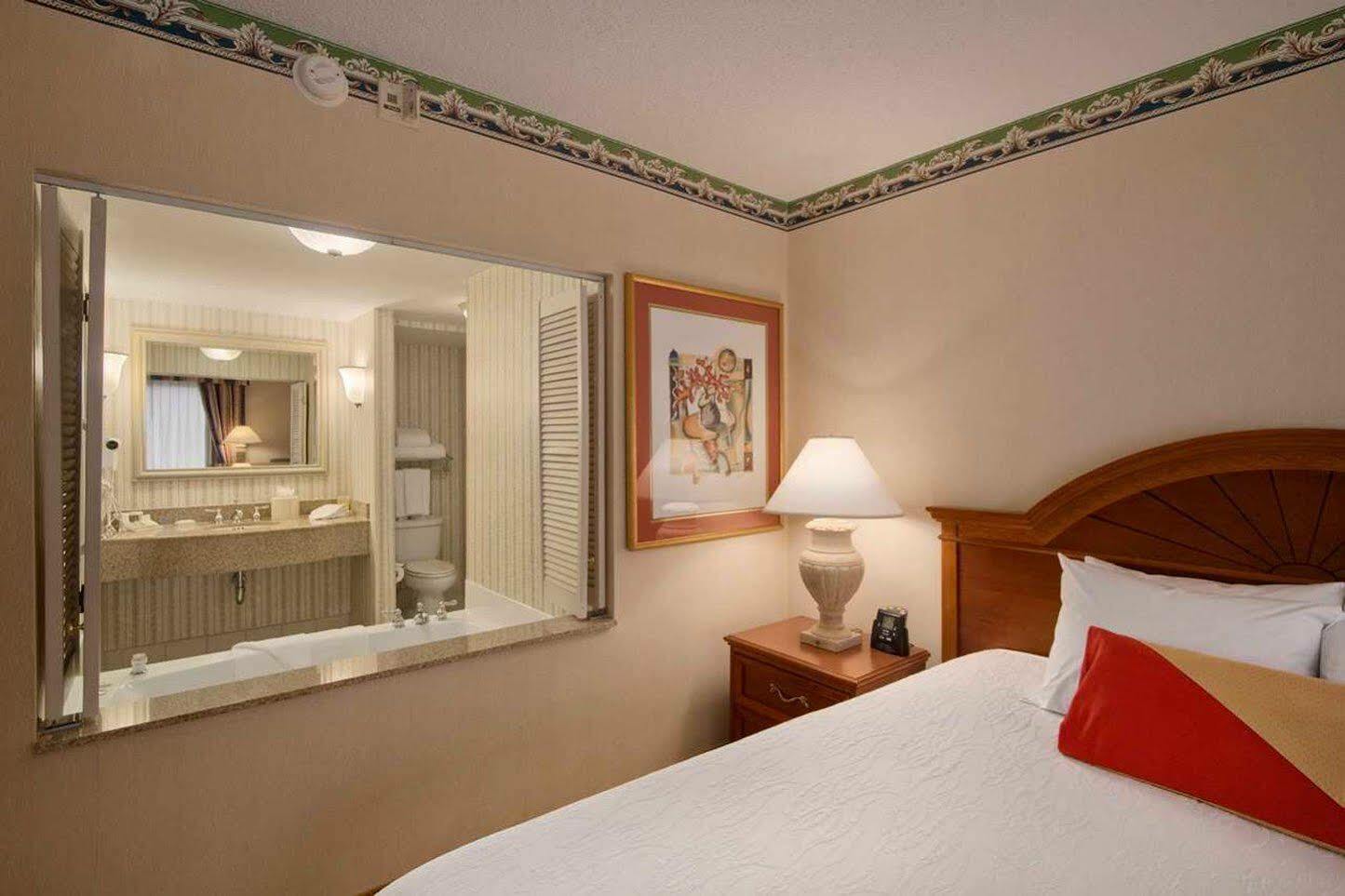 Hilton Garden Inn Bridgewater Bagian luar foto