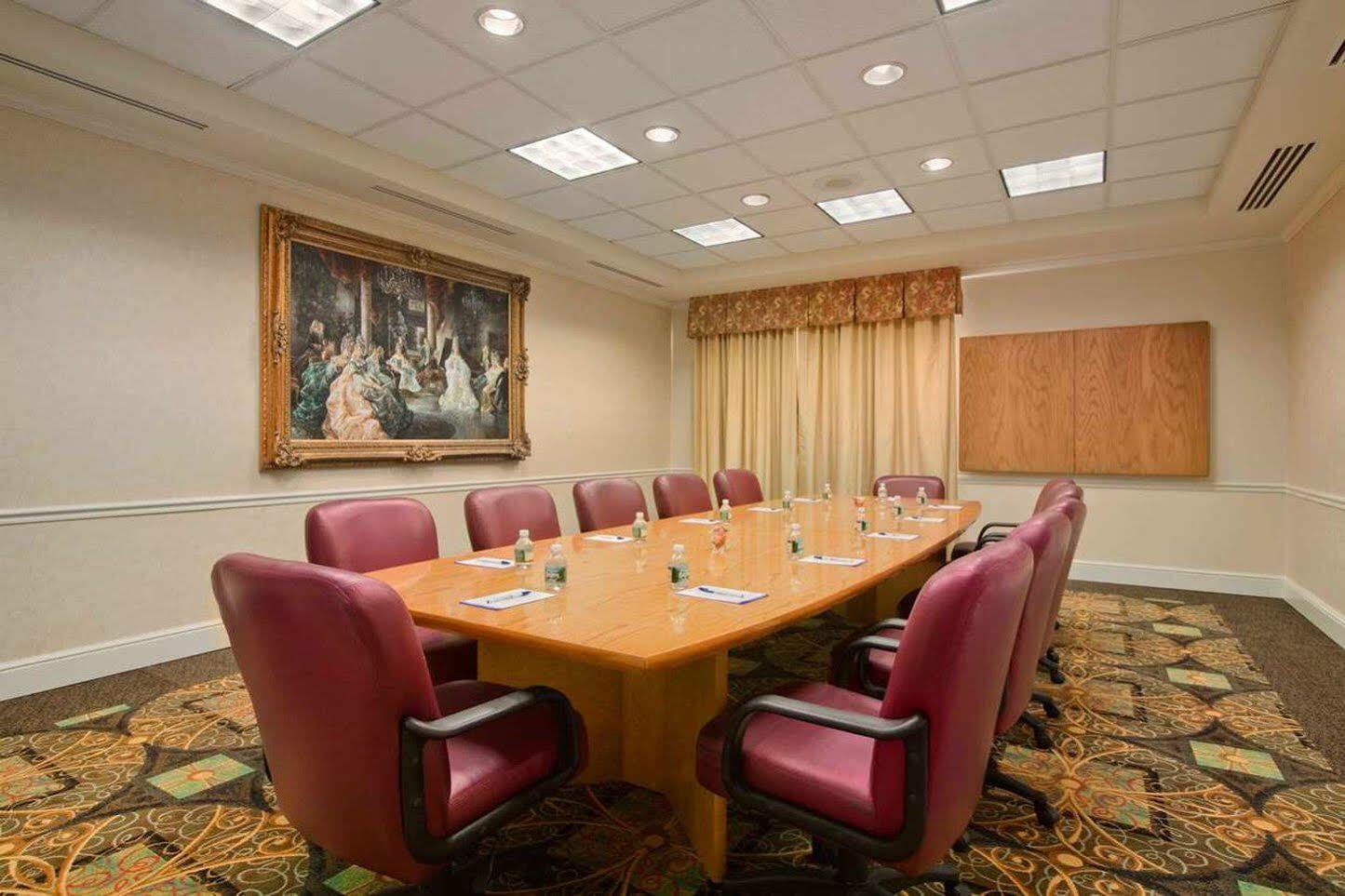 Hilton Garden Inn Bridgewater Bagian luar foto